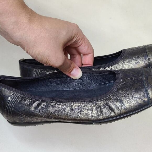 Donald J. PlinerĀ Women'sāGoldāFlatsāSizeā6 - Picture 5 of 13